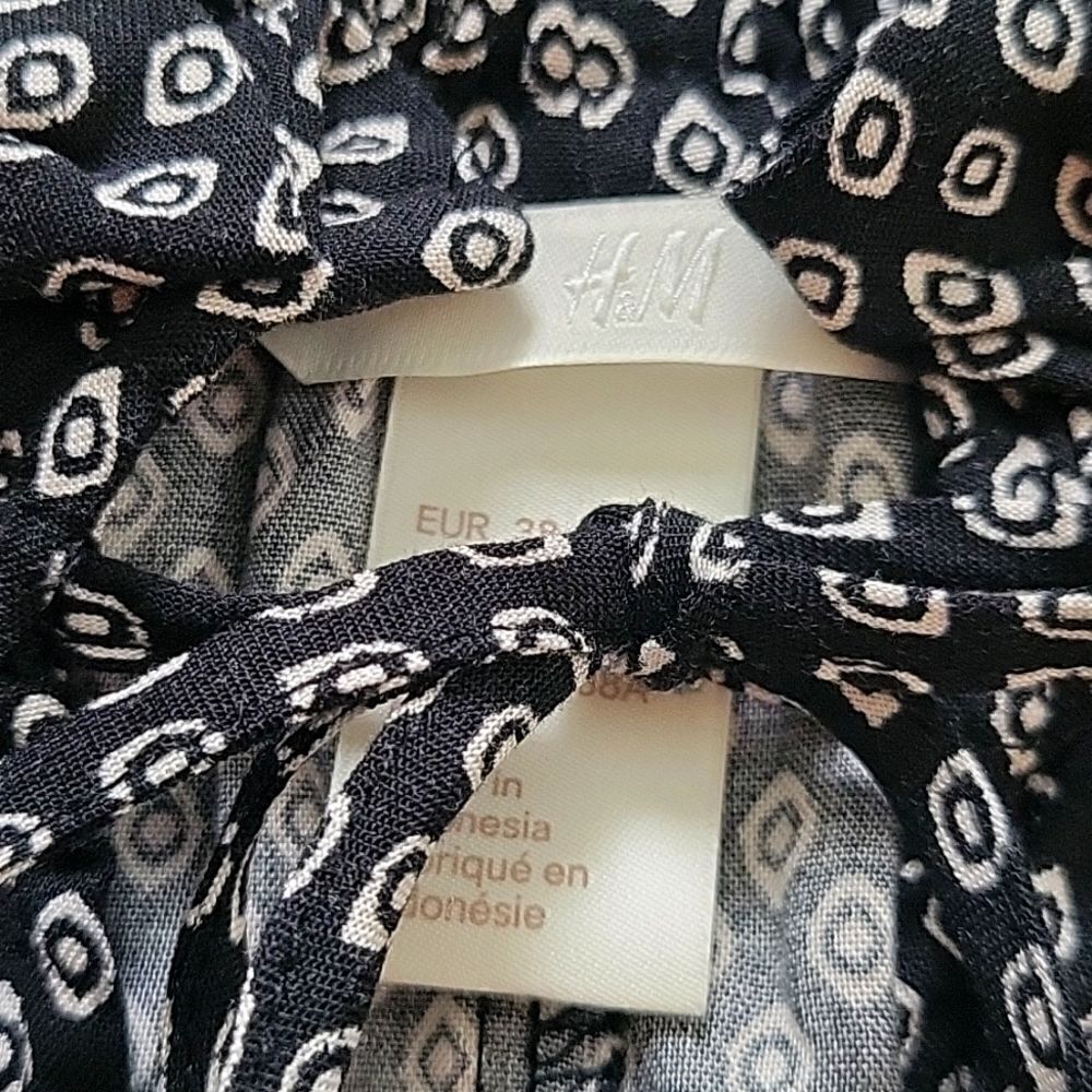 EC H&M PATERN DRESS WITH FRILLS SZ. 8 - Picture 3 of 4